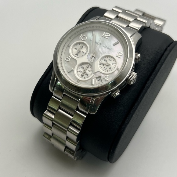 Michael Kors MK 5304 Ladies Watch  Chronograph  Mother Pearl Extra Links Working - Picture 5 of 9